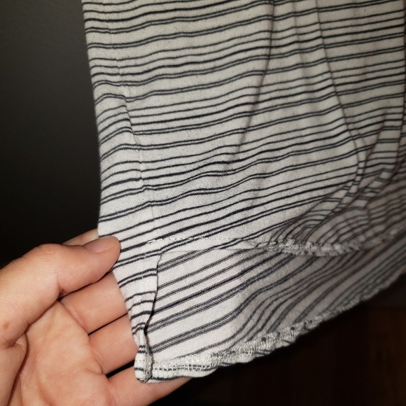 Sleeveless striped LOFT top - Picture 3 of 4